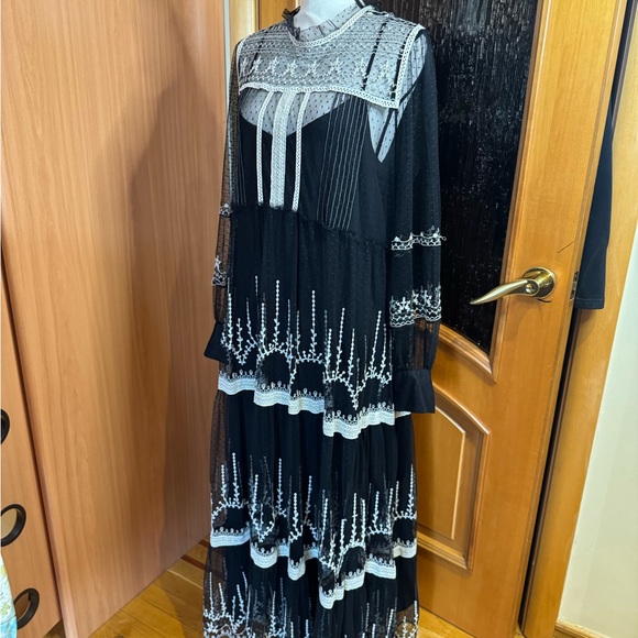 Zara Black and White embroidered Long Sleeve tule maxi Dress Sz XXL - Picture 5 of 16